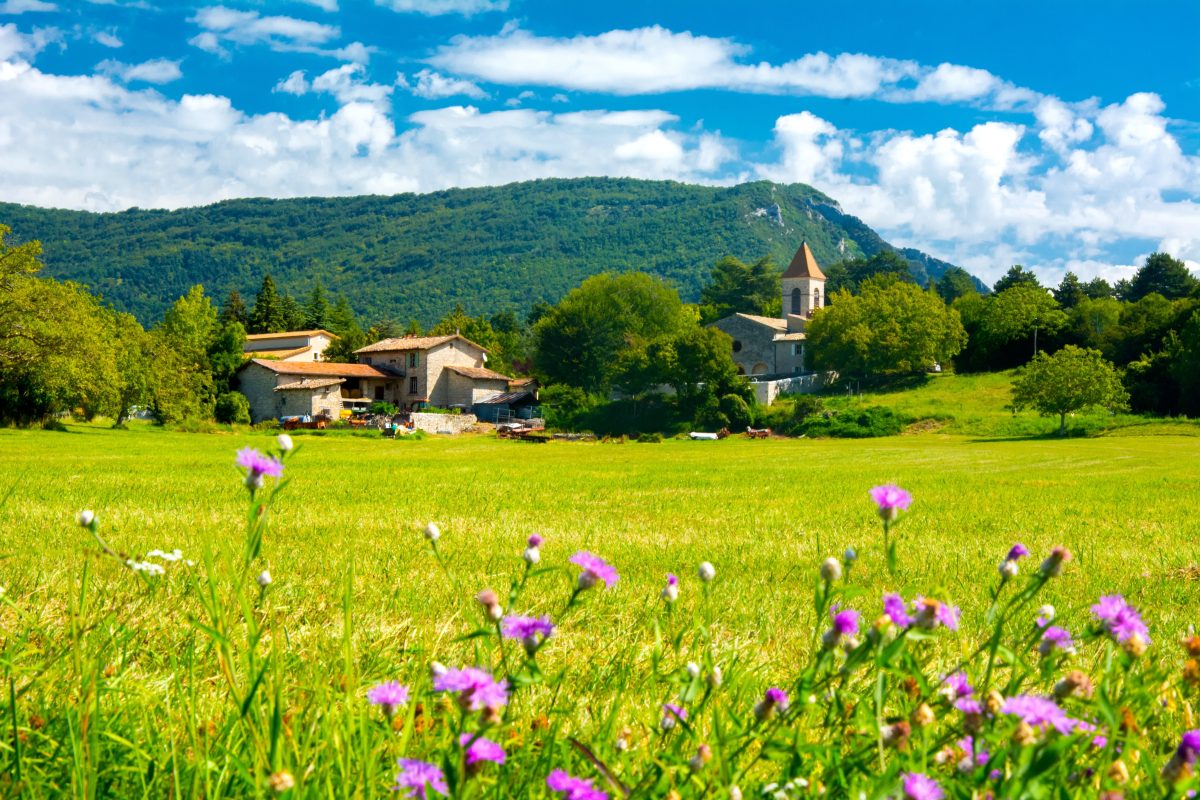 Magnificent-French-Village-In-The-Countryside-1200x800